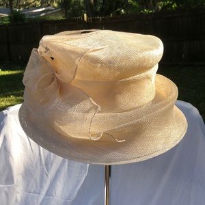 Ladies HAT,adjusts,London design Peter Bettley,crm